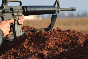 شخص يرمي آخريْن بالرصاص ويقدم على الإنتحار شخص يرمي آخريْن بالرصاص ويقدم على الإنتحار