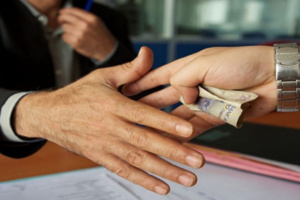 تسجيل تفاوت واضـح في عـدد متابعات جرائم الرشوة تسجيل تفاوت واضـح في عـدد متابعات جرائم الرشوة