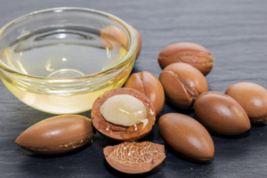 زيت أركان لجمال البشرة والشعر والأظافر زيت أركان لجمال البشرة والشعر والأظافر