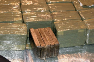 تهريب عسكري فرنسي لـ 12 كيلوغراما من “ الحشيش ” تهريب عسكري فرنسي لـ 12 كيلوغراما من “ الحشيش ”