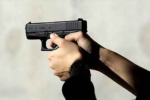 حادثة إقدام موظف شرطة على الانتحار بسلاح وظيفي يعود لزميله في الخدمة حادثة إقدام موظف شرطة على الانتحار بسلاح وظيفي يعود لزميله في الخدمة