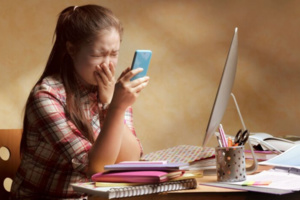 إطلاق خط مساعدة لحماية الأطفال من العنف إطلاق خط مساعدة لحماية الأطفال من العنف