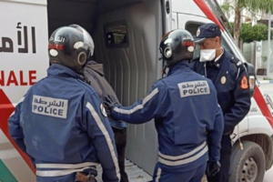 عناصر الشرطة تعتقل مبحوثا عنه في قضايا ترويج المخدرات وتنظيم الهجرة غير المشروعة