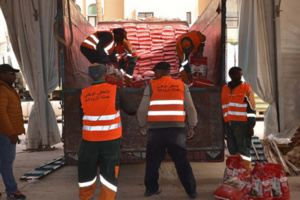 توزيع المعونة الإنسانية للسكان المتضررين من تساقط الثلوج توزيع المعونة الإنسانية للسكان المتضررين من تساقط الثلوج