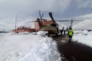 نقل سيدة في حالة مخاض بواسطة مروحية إلى المستشفى نقل سيدة في حالة مخاض بواسطة مروحية إلى المستشفى