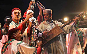 مهرجان كناوة والموسيقى العالمية بالصويرة: تجربة فنية وروحية فريدة مهرجان كناوة والموسيقى العالمية بالصويرة: تجربة فنية وروحية فريدة