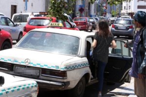 الطاكسيات تريد رفع التعريفة في البيضاء الطاكسيات تريد رفع التعريفة في البيضاء