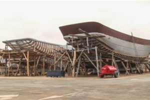 هكذا تتم صناعة وإصلاح السفن التقليدية والحديثة بميناء طانطان هكذا تتم صناعة وإصلاح السفن التقليدية والحديثة بميناء طانطان