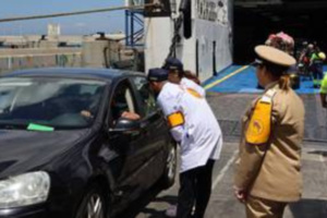 أجواء عبور مغاربة العالم من مينائيْ طريفة والجزيرة الخضراء أجواء عبور مغاربة العالم من مينائيْ طريفة والجزيرة الخضراء