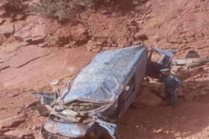 أزيلال: انقلاب سيارة للنقل المزدوج أزيلال: انقلاب سيارة للنقل المزدوج