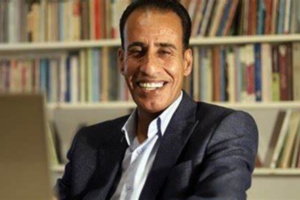 الروائي الأردني جلال برجس يتساءل : هل تجعل القراءة منك كاتبًا؟ الروائي الأردني جلال برجس يتساءل : هل تجعل القراءة منك كاتبًا؟
