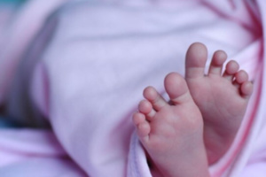 صفقة شراء رضيعة وتسجيلها بنسب مغاير توقع زوجين في المحظور صفقة شراء رضيعة وتسجيلها بنسب مغاير توقع زوجين في المحظور