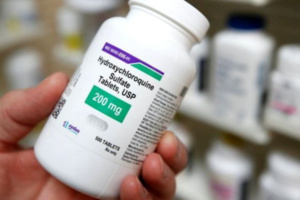 بعد نفاذه من الصيدليات.. وزارة الصحة تطمئن مستعملي دواء “هيدروكسي كلوروكوين” بعد نفاذه من الصيدليات.. وزارة الصحة تطمئن مستعملي دواء “هيدروكسي كلوروكوين”