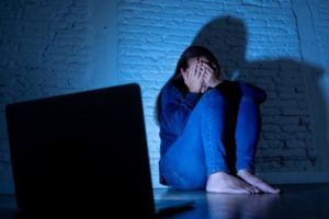 “البيدوفيليا الإلكترونية”.. دعوات لتفعيل “اليقظة الرقمية”