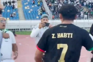 لجنة الأخلاقيات توقف الناطق الرسمي للرجاء سنتين والهبطي خمس مباريات لجنة الأخلاقيات توقف الناطق الرسمي للرجاء سنتين والهبطي خمس مباريات