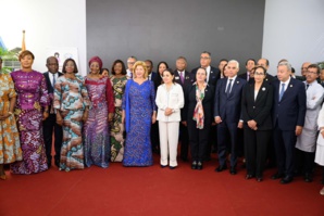 السيدة الأولى لكوت ديفوار تعرب عن عرفانها الصادق لجلالة الملك على رؤيته الإنسانية والتضامن الذي برهن عليه اتجاه أطفال إفريقيا السيدة الأولى لكوت ديفوار تعرب عن عرفانها الصادق لجلالة الملك على رؤيته الإنسانية والتضامن الذي برهن عليه اتجاه أطفال إفريقيا