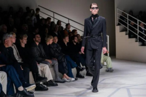 جيورجيو أرماني يقدم أحدث مجموعاته جيورجيو أرماني يقدم أحدث مجموعاته