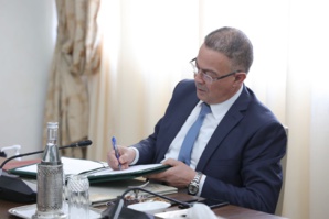 اتفاقية شراكة بين الحكومة وصندوق الإيداع والتدبير بشأن تمويل برنامج تأهيل 6 ملاعب لكرة القدم وتشييد ملعب جديد اتفاقية شراكة بين الحكومة وصندوق الإيداع والتدبير بشأن تمويل برنامج تأهيل 6 ملاعب لكرة القدم وتشييد ملعب جديد