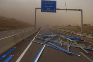 الطرق السيار تخلف موعدها وتترك المسافرين في مواجهة “عواصف الغبار” دون انذار
