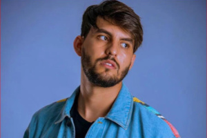 نجاري يجسد شخصية تمثل أحلام الشباب المغربي في الارتقاء الاجتماعي نجاري يجسد شخصية تمثل أحلام الشباب المغربي في الارتقاء الاجتماعي