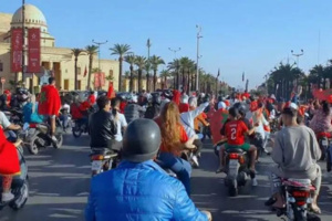 أطفال يحولون ساحة جامع الفنا لجسر يربط الماضي بالحاضر في ذكرى المسيرة الخضراء