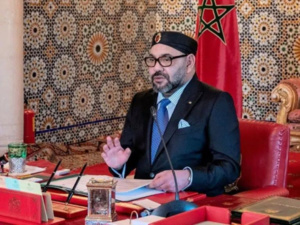 صاحب الجلالة الملك محمد السادس: اللجوء للاقتراض لتمويل السياسات الوطنية يقوض هوامش المناورة بإفريقيا صاحب الجلالة الملك محمد السادس: اللجوء للاقتراض لتمويل السياسات الوطنية يقوض هوامش المناورة بإفريقيا