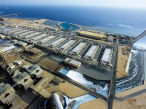 مليار و200 مليون درهم لإنجاز محطة لتحلية مياه البحر ومشاريع أخرى بالعيون مليار و200 مليون درهم لإنجاز محطة لتحلية مياه البحر ومشاريع أخرى بالعيون
