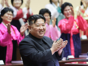 الزعيم الكوري الشمالي يحض الأمهات على مزيد من الإنجاب الزعيم الكوري الشمالي يحض الأمهات على مزيد من الإنجاب