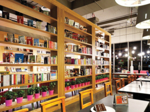 كيف تُساهم المقاهي في تنشيط الحياة الثقافيّة؟ كيف تُساهم المقاهي في تنشيط الحياة الثقافيّة؟