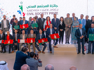 تسليم جائزة المجتمع المدني برسم سنة 2023 تسليم جائزة المجتمع المدني برسم سنة 2023