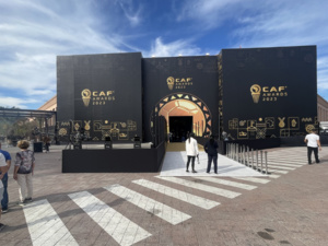 أجواء احتضان لحفل مشاهير وأساطير كرة القدم الإفريقية أجواء احتضان لحفل مشاهير وأساطير كرة القدم الإفريقية