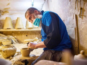 وزارة السياحة تطلق برامج لدعم تنافسية الصناعة التقليدية وزارة السياحة تطلق برامج لدعم تنافسية الصناعة التقليدية