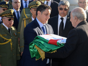 الجزائر: العسكر يختطف أبناء الجنرال قايد صالح ويحتجزهم الجزائر: العسكر يختطف أبناء الجنرال قايد صالح ويحتجزهم