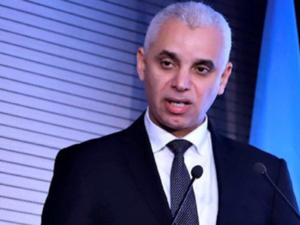 الحكومة توافق مبدئيا على الزيادة في أجور الأطباء الحكومة توافق مبدئيا على الزيادة في أجور الأطباء