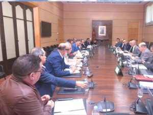 الحكومة تعقد اجتماعا مع النقابات التعليمية الحكومة تعقد اجتماعا مع النقابات التعليمية