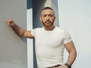 هكذا أنقذ أحمد السقا مصورا من الموت هكذا أنقذ أحمد السقا مصورا من الموت