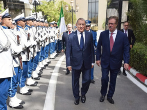 إقالة مدير الشرطة الجزائري بسبب فضائح « الحريگ » عبر طائرات الخطوط الجوية الجزائرية إقالة مدير الشرطة الجزائري بسبب فضائح « الحريگ » عبر طائرات الخطوط الجوية الجزائرية