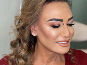 نزهة الركراكي تتحول بلمسة فنية: شباب وأناقة تسكن إطلالتها نزهة الركراكي تتحول بلمسة فنية: شباب وأناقة تسكن إطلالتها