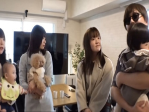 ياباني متزوج من 4 نساء يعلن أنه يهدف لإنجاب 54 طفلا ياباني متزوج من 4 نساء يعلن أنه يهدف لإنجاب 54 طفلا