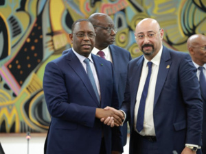 الرئيس ماكي سال يستقبل الوفد المغربي المشارك في المناظرة المغربية السنغالية حول اللامركزية الرئيس ماكي سال يستقبل الوفد المغربي المشارك في المناظرة المغربية السنغالية حول اللامركزية