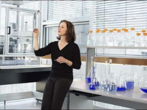 رجاء الشرقاوي المرسلي.. مسار مغربية رائدة في علم الفيزياء النووية رجاء الشرقاوي المرسلي.. مسار مغربية رائدة في علم الفيزياء النووية