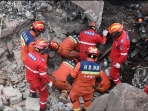 مشاهد مروعة لانزلاق أرضي بالصين يسقط47 قتيلا مشاهد مروعة لانزلاق أرضي بالصين يسقط47 قتيلا