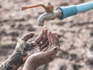 انقطاع مياه الشرب بعدد من المدن وانخفاض الصبيب بمدن أخرى انقطاع مياه الشرب بعدد من المدن وانخفاض الصبيب بمدن أخرى