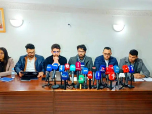 طلبة الطب يتشبثون بالإضراب المفتوح و”يفضحون” الوضع “الكارثي” للتكوين طلبة الطب يتشبثون بالإضراب المفتوح و”يفضحون” الوضع “الكارثي” للتكوين