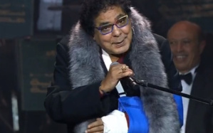 رغم إصابته بكسر في يده.. محمد منير يحضر حفل ليلة سعودية مصرية رغم إصابته بكسر في يده.. محمد منير يحضر حفل ليلة سعودية مصرية