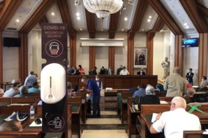 غضب في جماعة الرباط: موظفون يثورون في وجه العمدة غضب في جماعة الرباط: موظفون يثورون في وجه العمدة