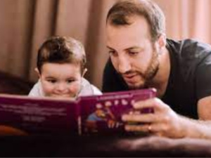 خمس طرق فعالة تساعد بها طفلك على حب القراءة خمس طرق فعالة تساعد بها طفلك على حب القراءة