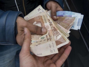 محلل اقتصادي يكشف أسباب تفضيل المغاربة استعمال «الكاش» محلل اقتصادي يكشف أسباب تفضيل المغاربة استعمال «الكاش»