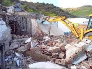 الجرافات تواصل هدم فيلات و120 بناية قرب ميناء طنجة المتوسط الجرافات تواصل هدم فيلات و120 بناية قرب ميناء طنجة المتوسط