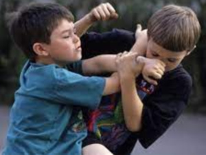 ابنك يتصرف بعدوانية وعنف، احذر قد يكون مصابا ببعض الأمراض الخطيرة ابنك يتصرف بعدوانية وعنف، احذر قد يكون مصابا ببعض الأمراض الخطيرة